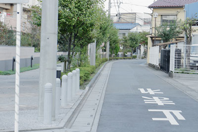 自動車1台が通行できる